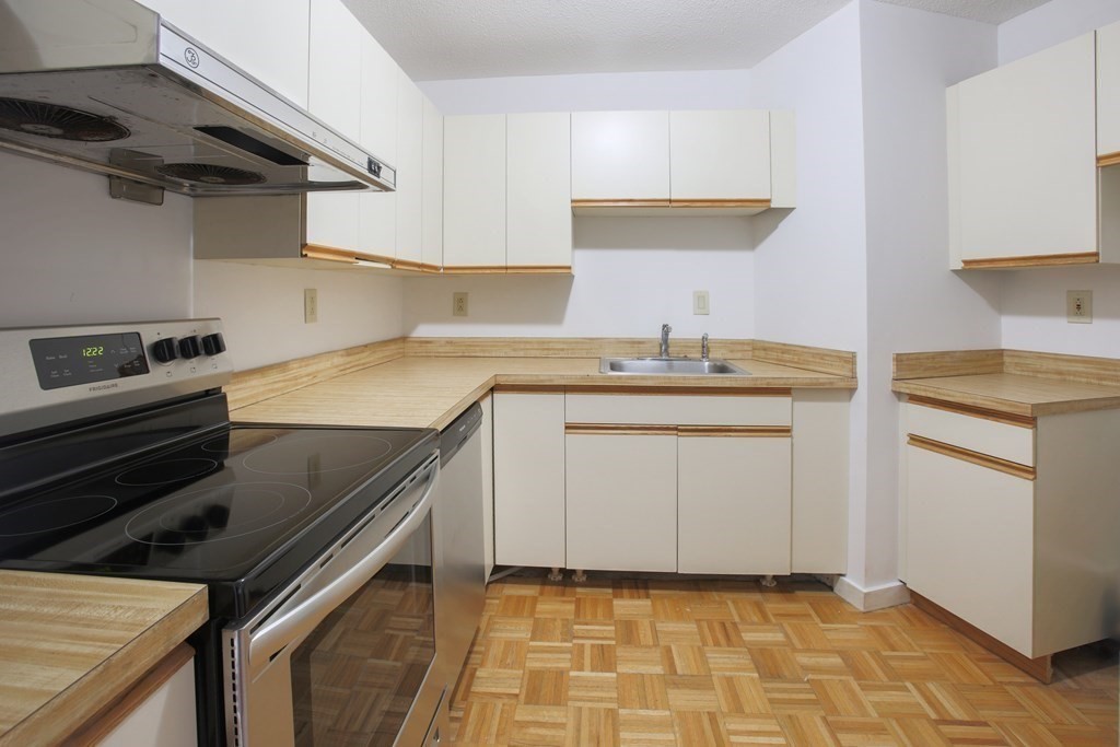 90 Quincy Shore Dr Unit: 812