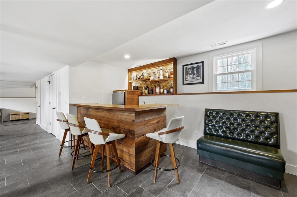 18 John Adams Dr