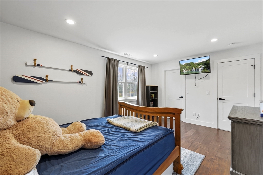 18 John Adams Dr
