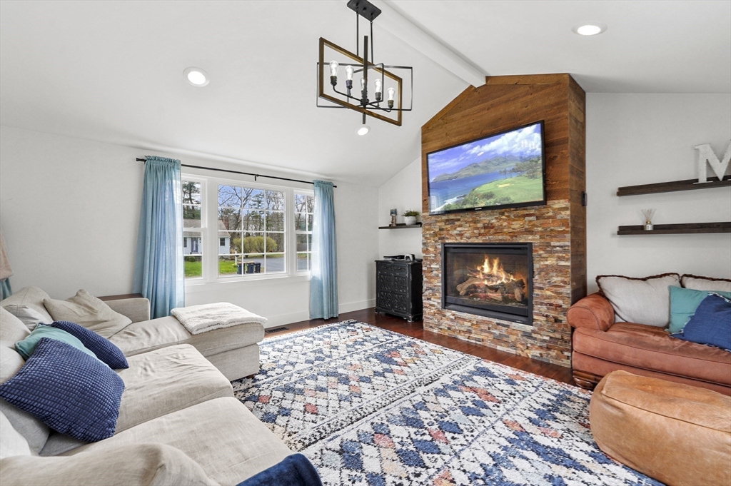18 John Adams Dr