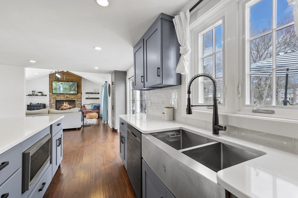 18 John Adams Dr