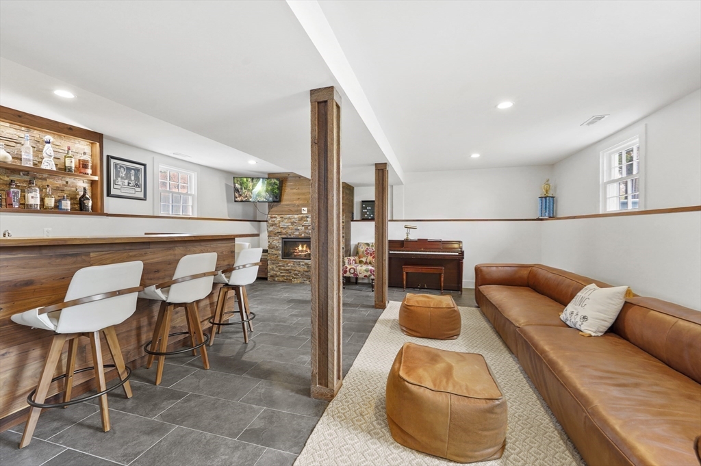 18 John Adams Dr