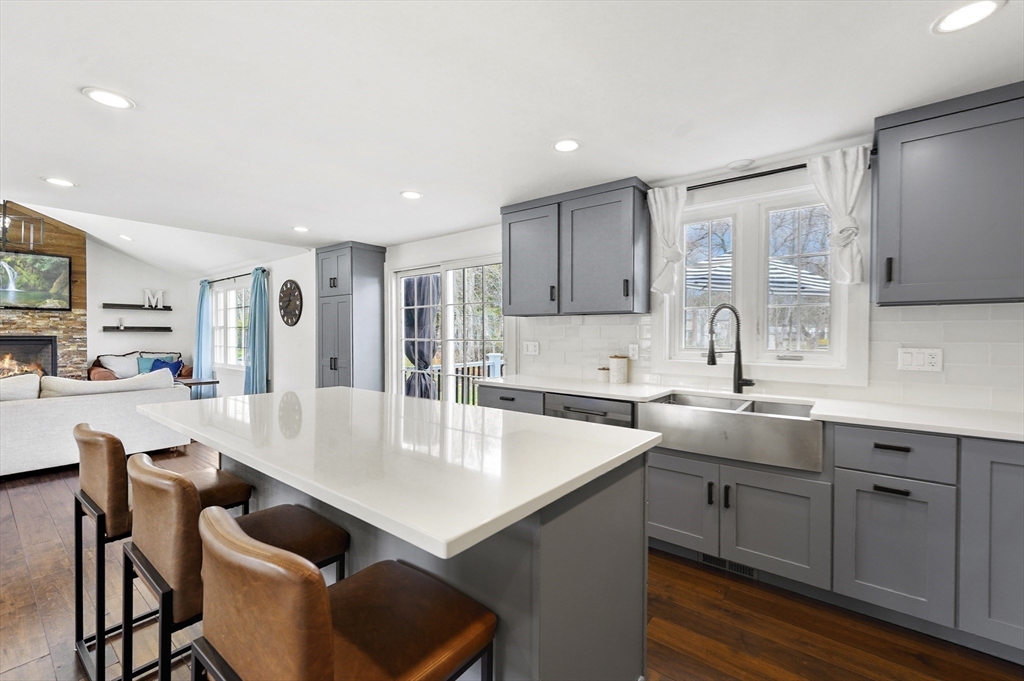 18 John Adams Dr