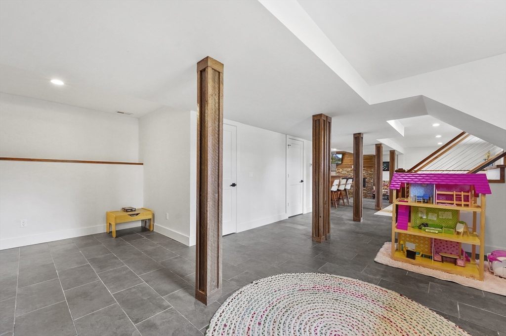 18 John Adams Dr