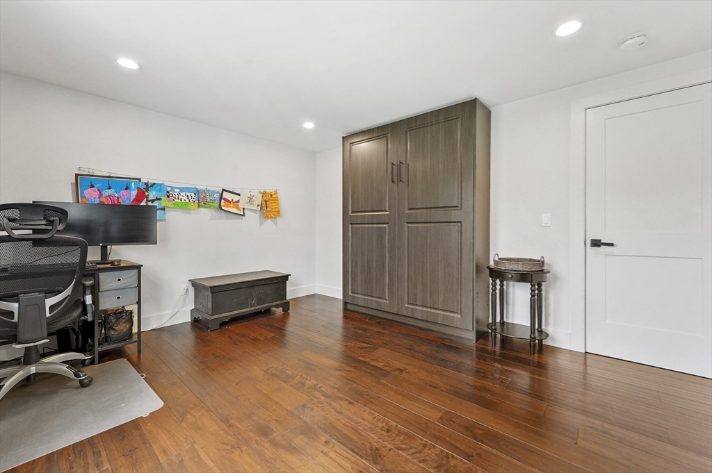 18 John Adams Dr