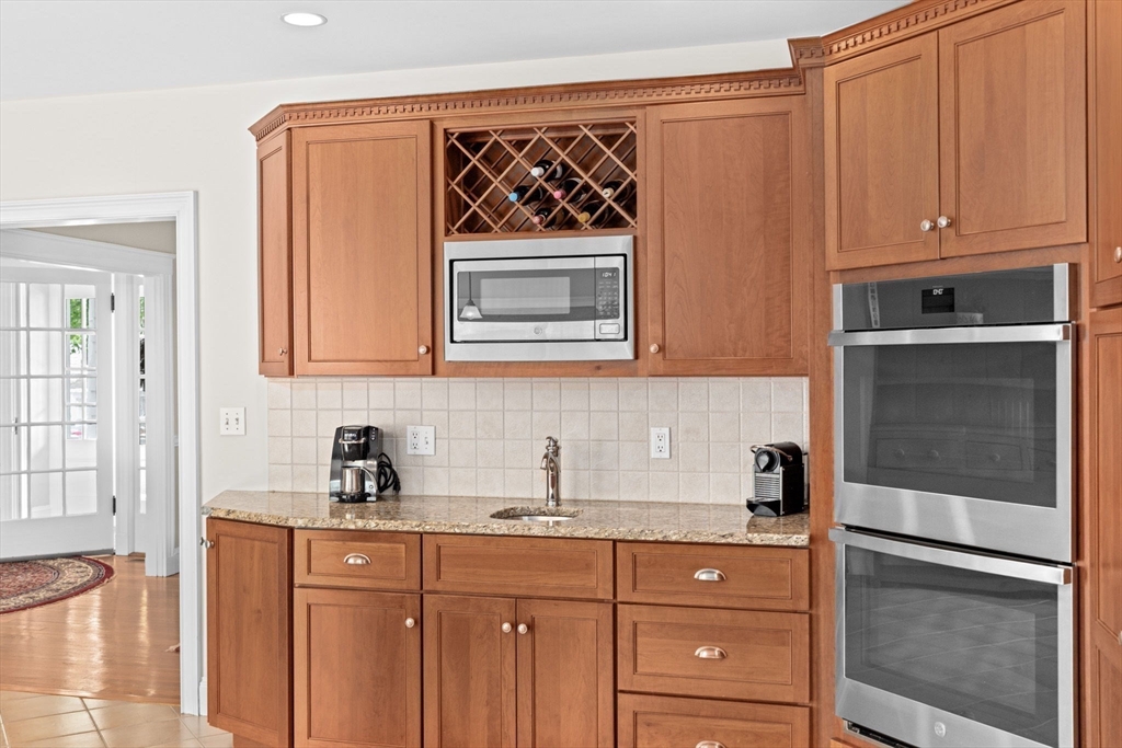 14 Maypole Rd, Quincy