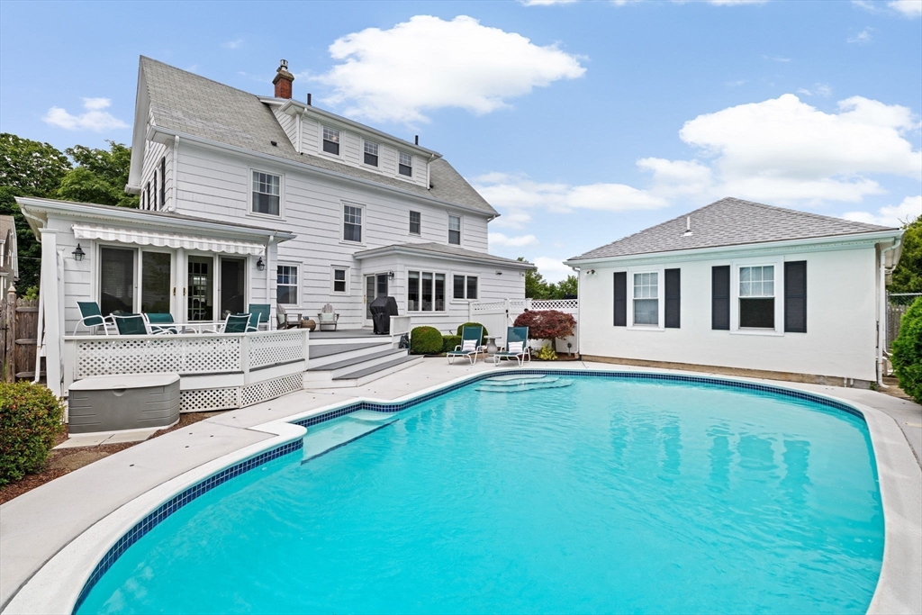 14 Maypole Rd, Quincy