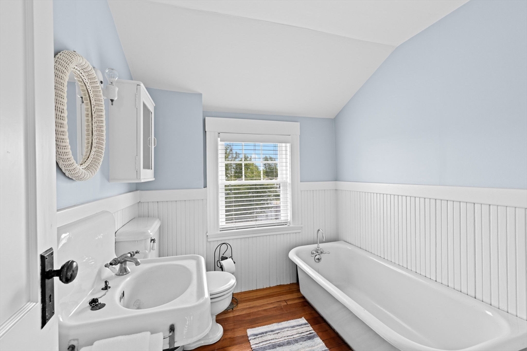 14 Maypole Rd, Quincy