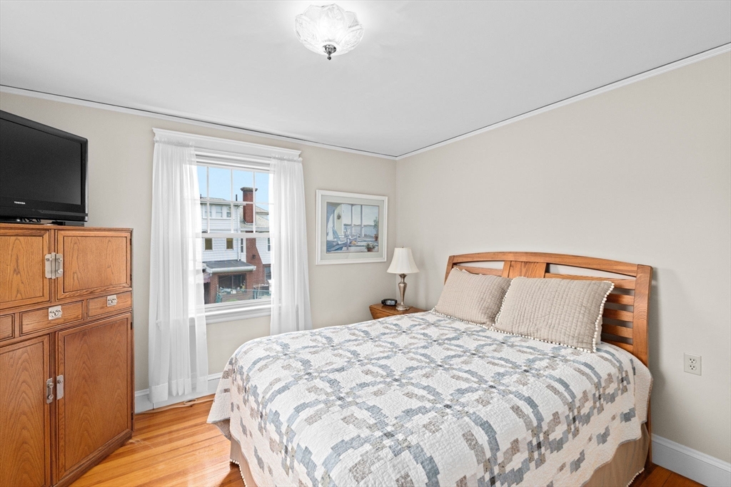 14 Maypole Rd, Quincy