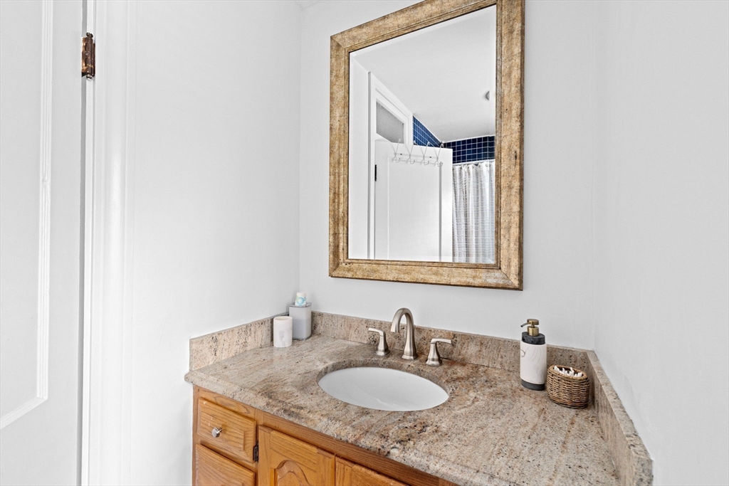 14 Maypole Rd, Quincy