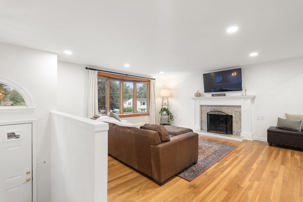 23 Loganberry Dr