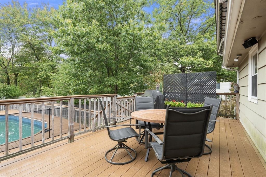 23 Loganberry Dr