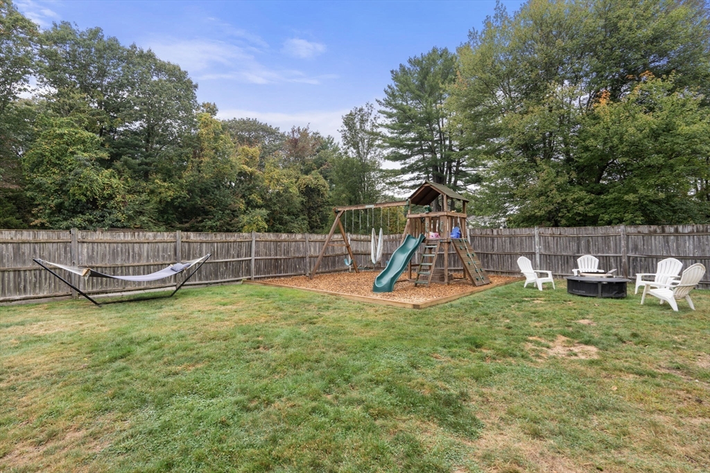 23 Loganberry Dr