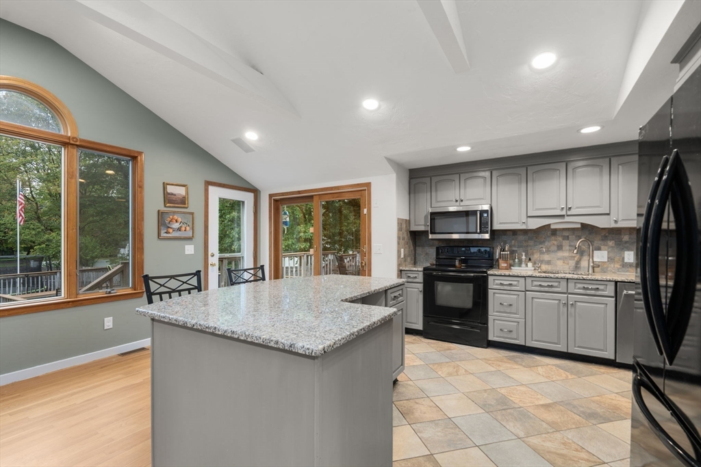 23 Loganberry Dr