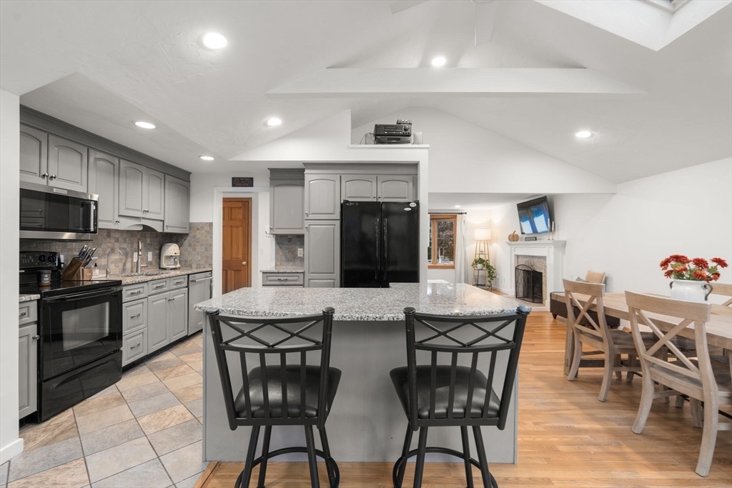 23 Loganberry Dr