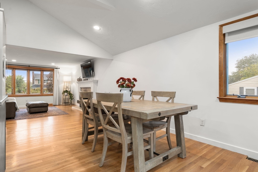 23 Loganberry Dr