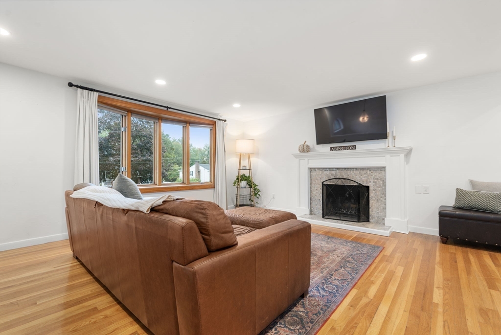 23 Loganberry Dr