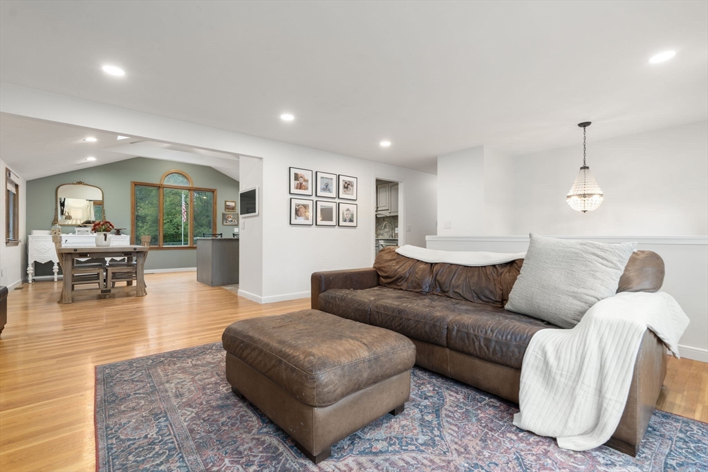 23 Loganberry Dr