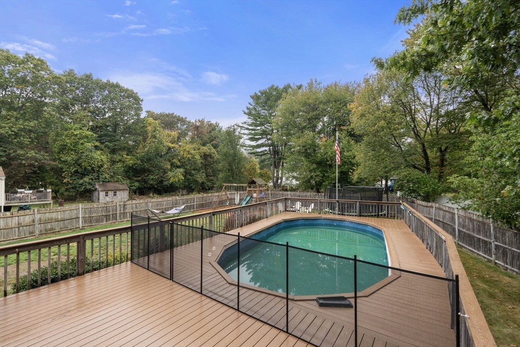 23 Loganberry Dr