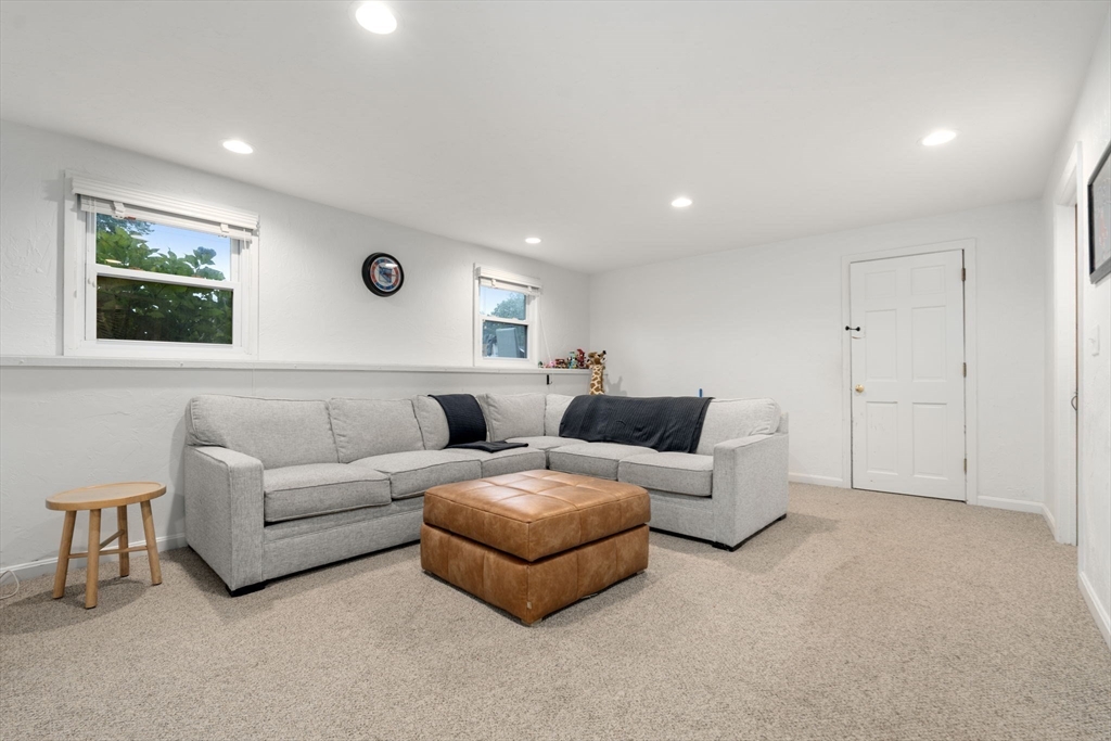23 Loganberry Dr