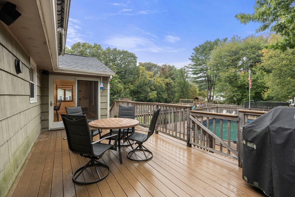 23 Loganberry Dr
