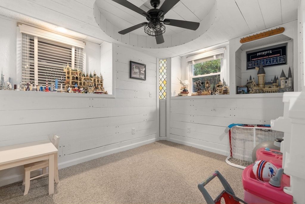 23 Loganberry Dr
