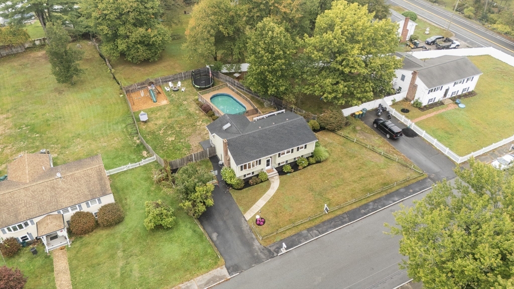 23 Loganberry Dr
