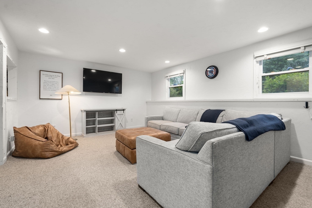 23 Loganberry Dr