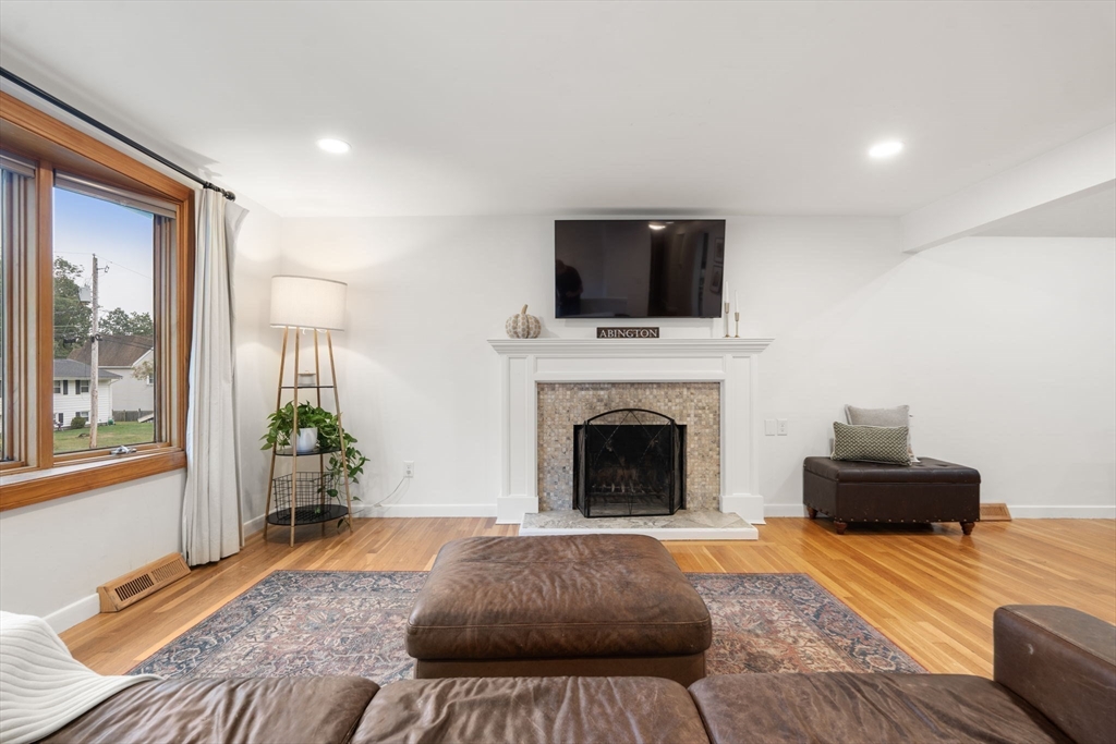 23 Loganberry Dr