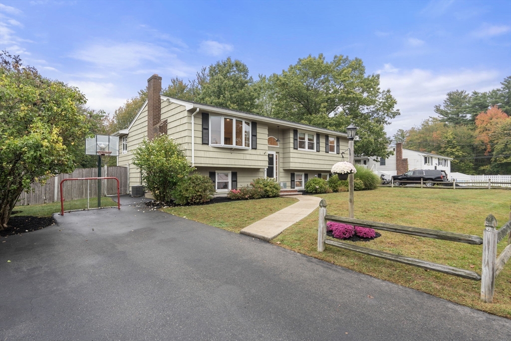 23 Loganberry Dr