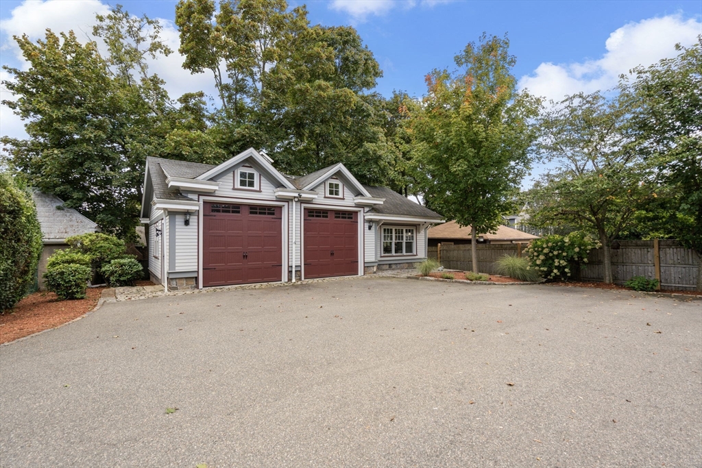 129 Grand View Ave