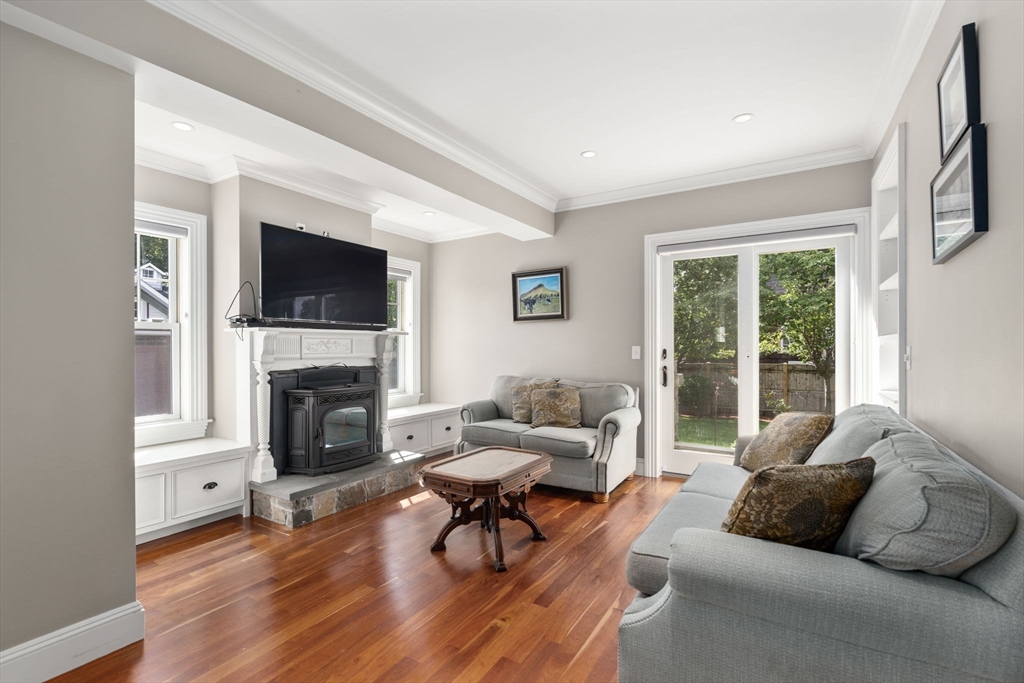 129 Grand View Ave