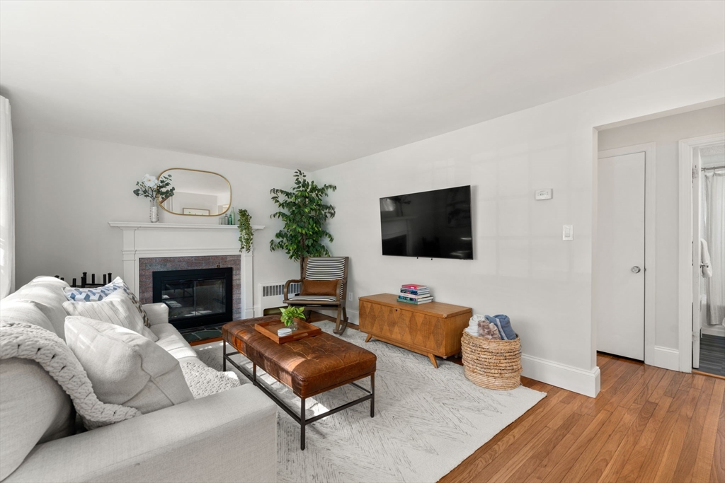 121 Hillside Ave