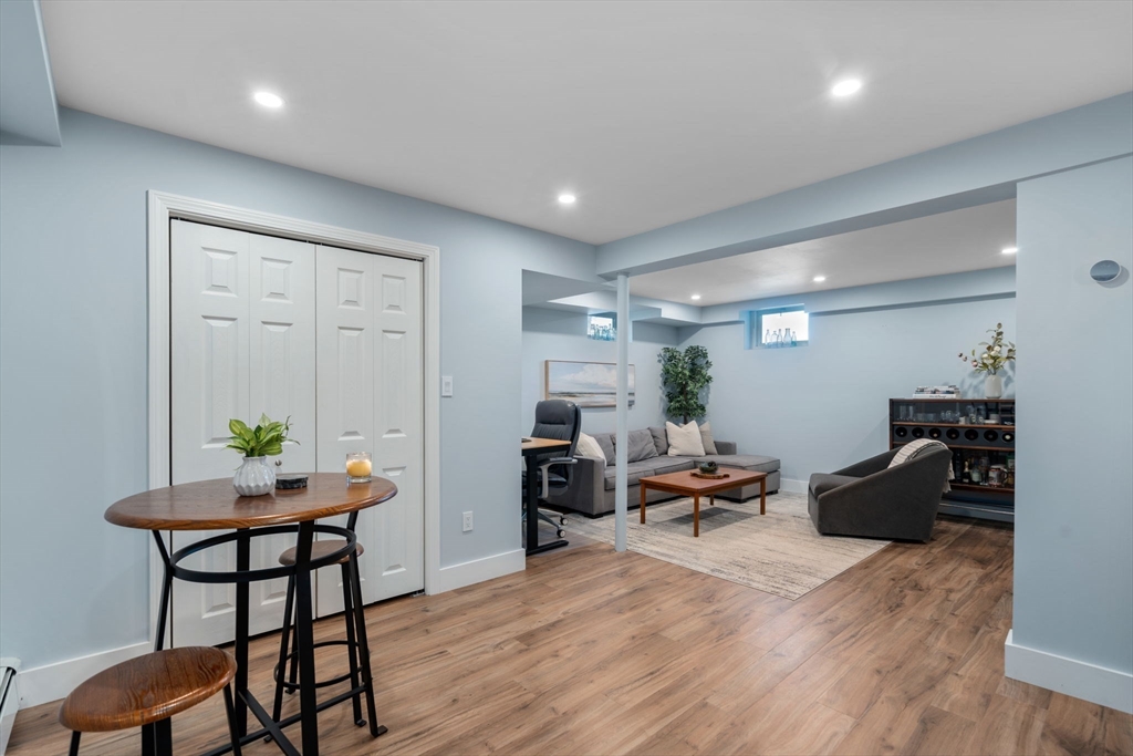 121 Hillside Ave