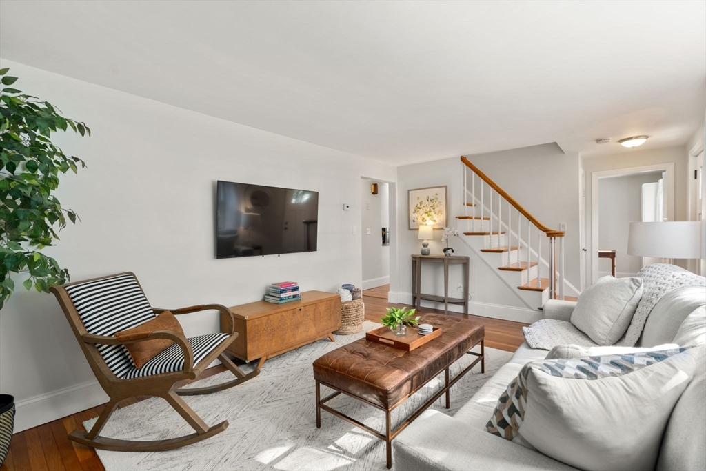 121 Hillside Ave