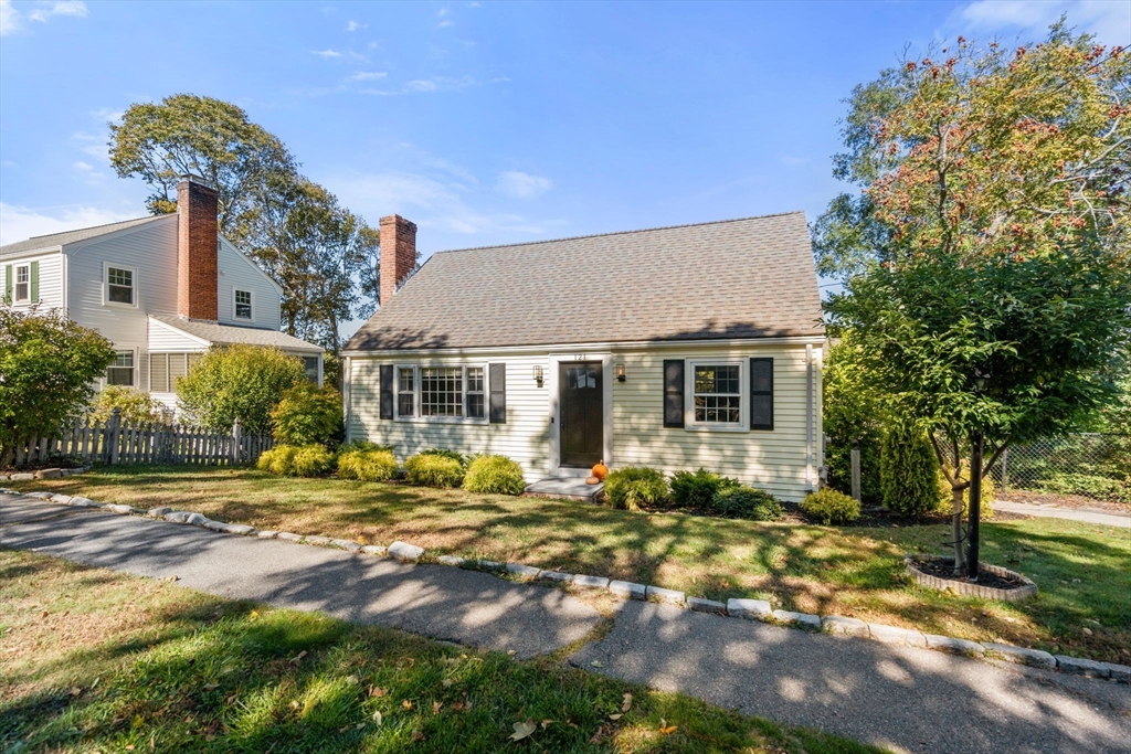 121 Hillside Ave