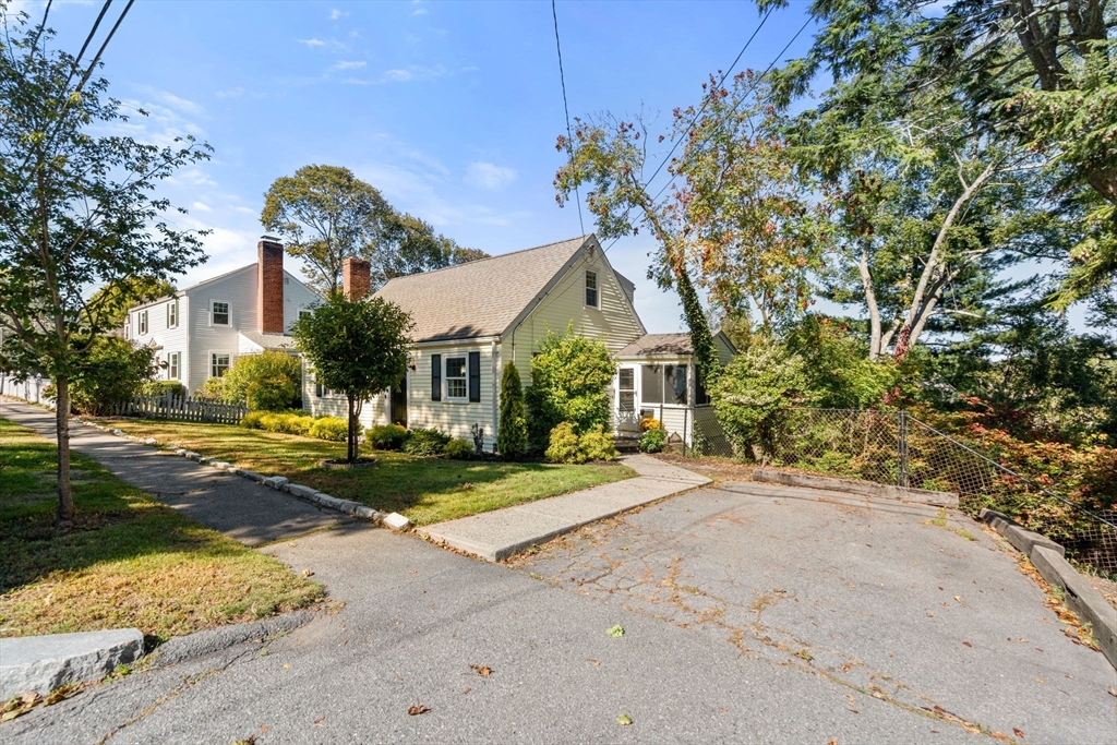 121 Hillside Ave