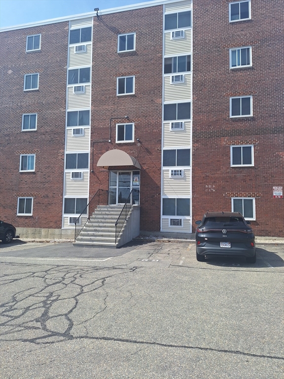 215 Winter St # 3L
