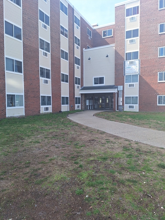 215 Winter St # 3L