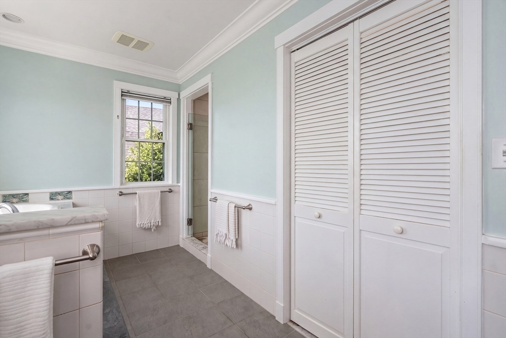 27 Dorchester St