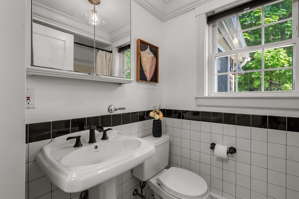 27 Dorchester St