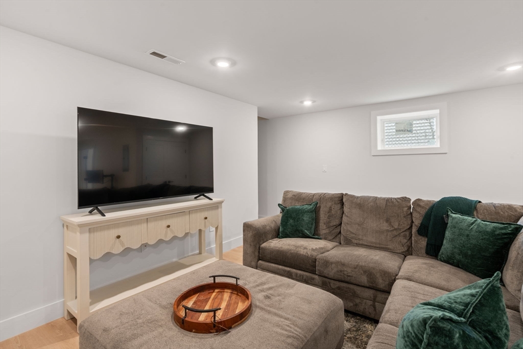 20 Ufford St # 1