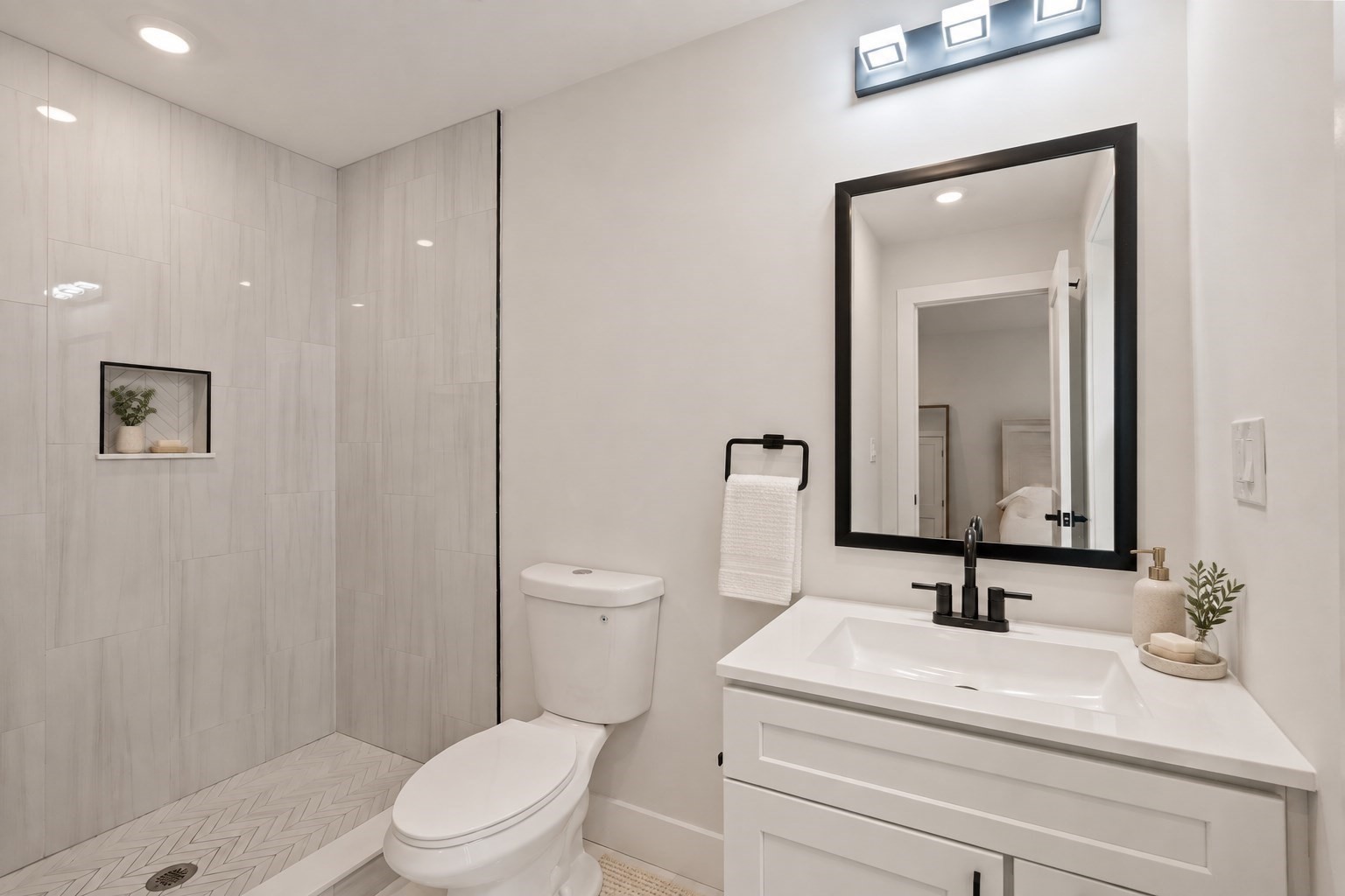 22-20 Ufford St # 1
