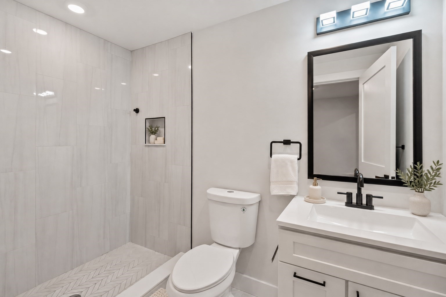 22-20 Ufford St # 1
