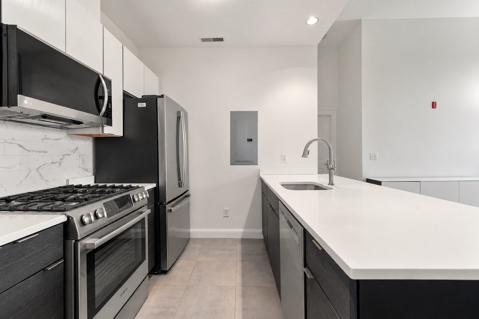 1022 Hancock # 210