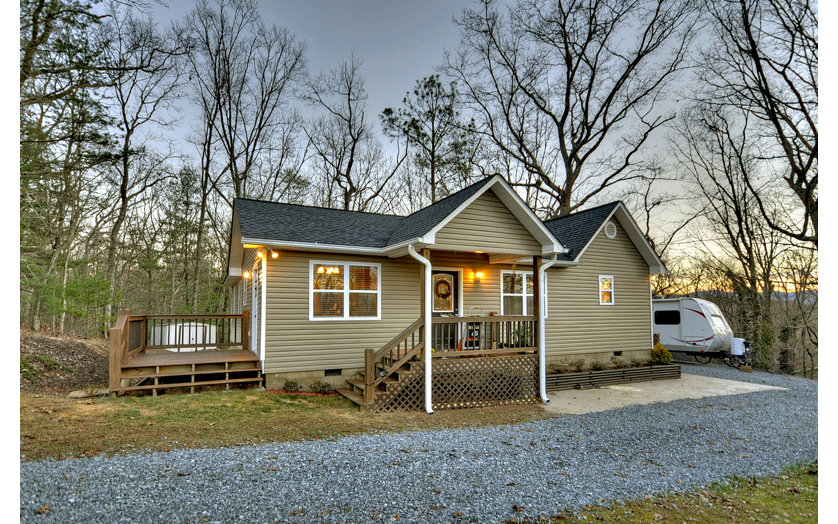 233 Lakeview Circle