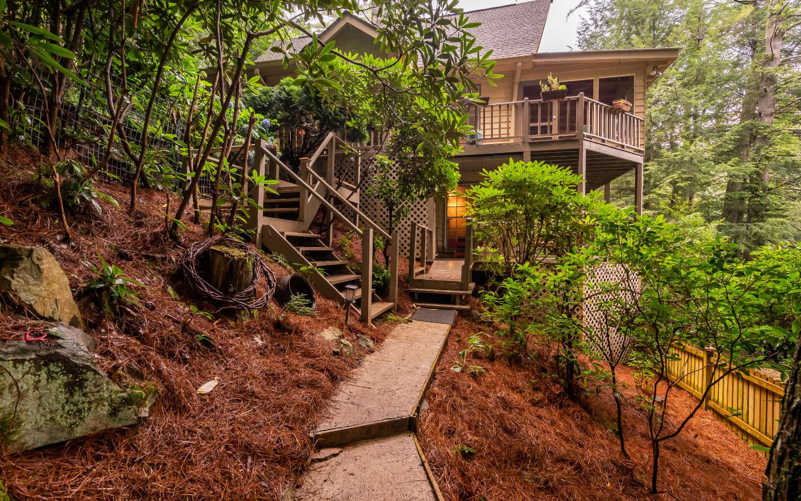 906 Riverside Lane