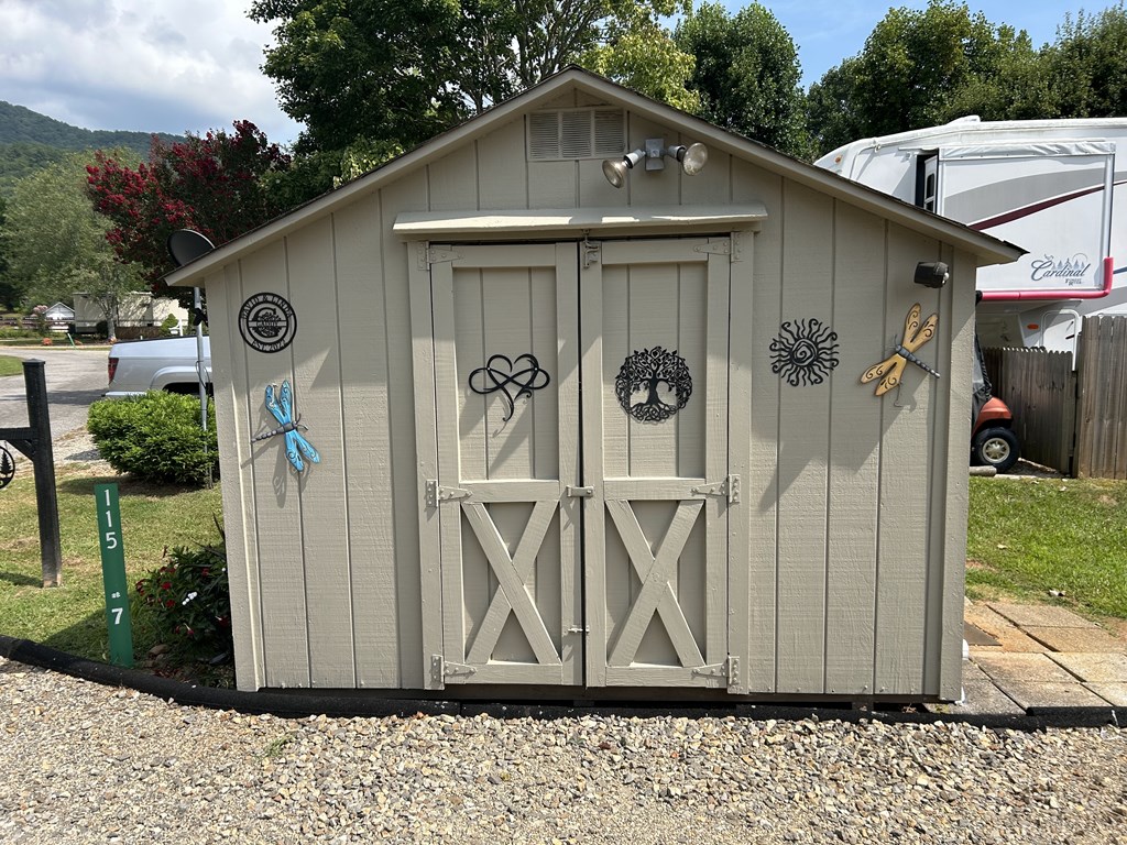 115 Flora Lane