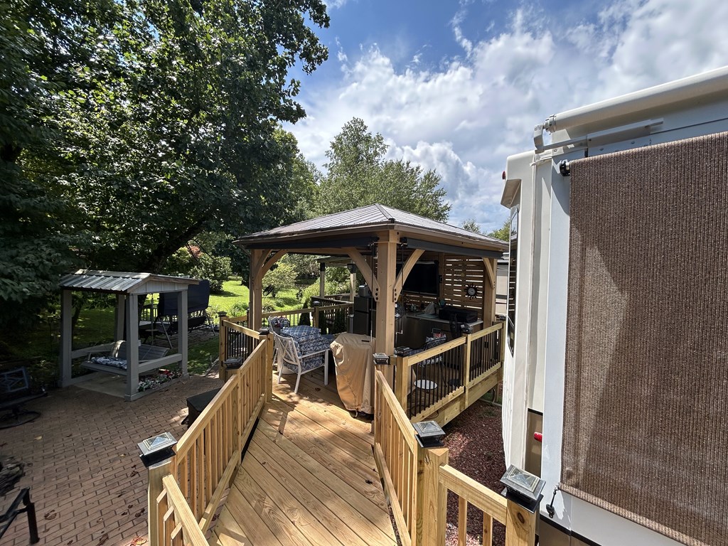 115 Flora Lane