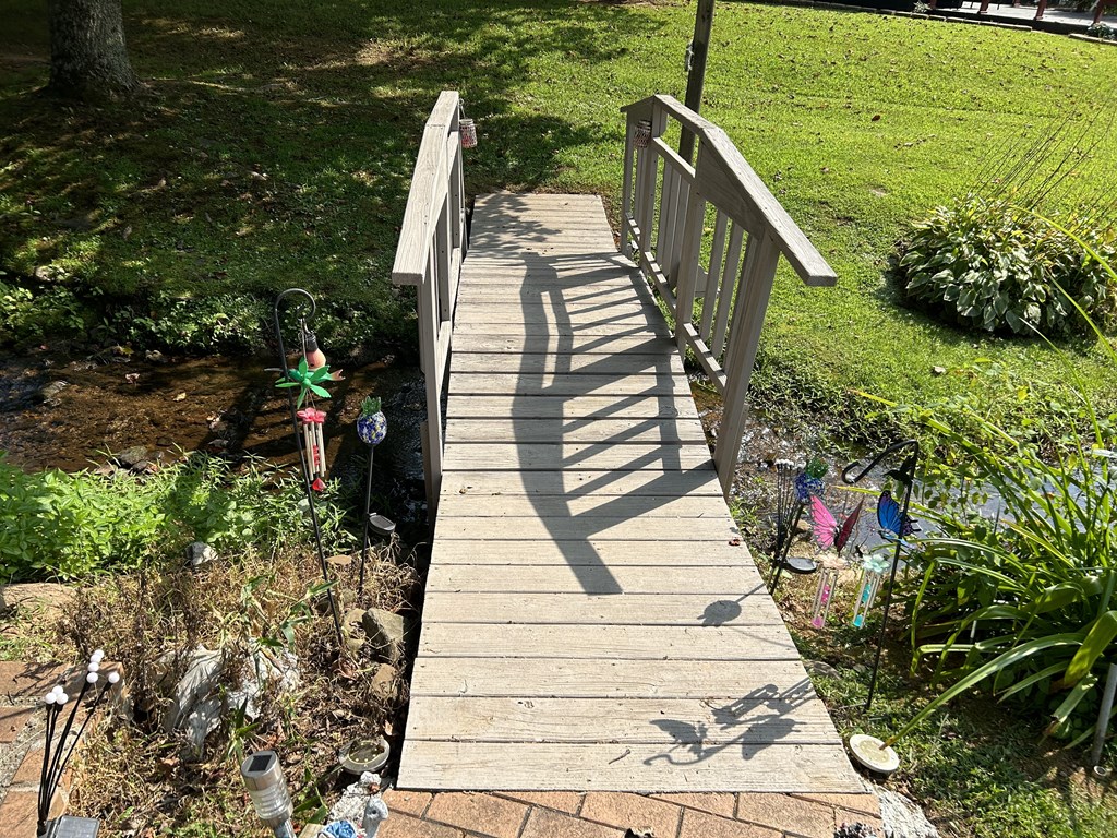 115 Flora Lane